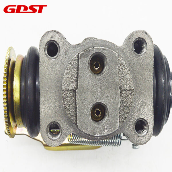 GDST Hot selling Auto spare parts factory price brake master cylinder for Daihatsu Delta 47560-87302