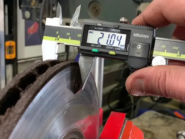 Measuring brake disc size for accurate vehicle fitment brake disc size measurement and fitment verification
